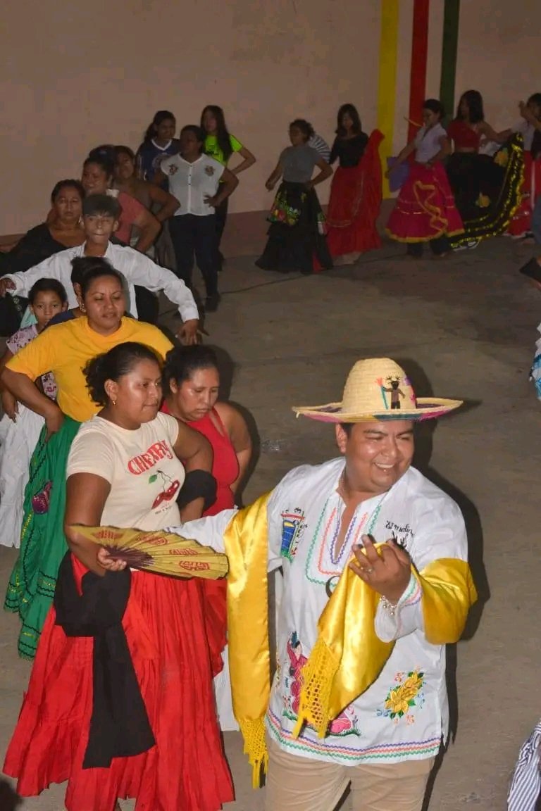 👉Ensayo general del baile de marimba más grande desde la casa de Cultura Trinidad Dávila. 

Expresiónes Folclóricas Carmen Toribio in memoriam,danza tradicionales ejecutadas por nuestra marimba de arco. 

#NicaraguaFascinanteIrresistible