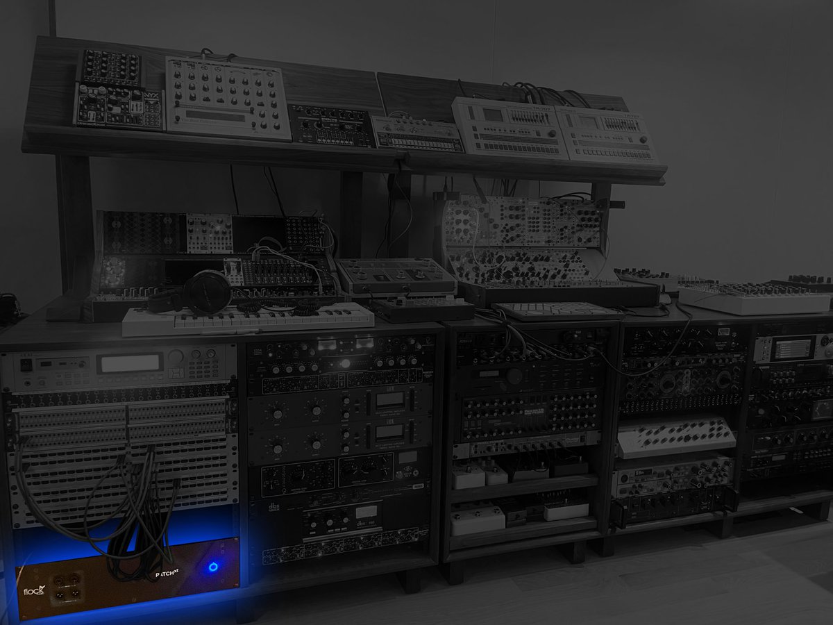 FlockAudio's tweet image. 📍From LA to London, Tokyo to Toronto — you’ll spot the blue glow of the 𝗣𝗔𝗧𝗖𝗛 𝗦𝗲𝗿𝗶𝗲𝘀 in studio racks. - Why? Because the pros know: Flock Audio delivers.
*B-Stock Sales is On Now! 
🛒 Shop Now - flockaudio.com/buy
Use your Analog Hardware like plugins!