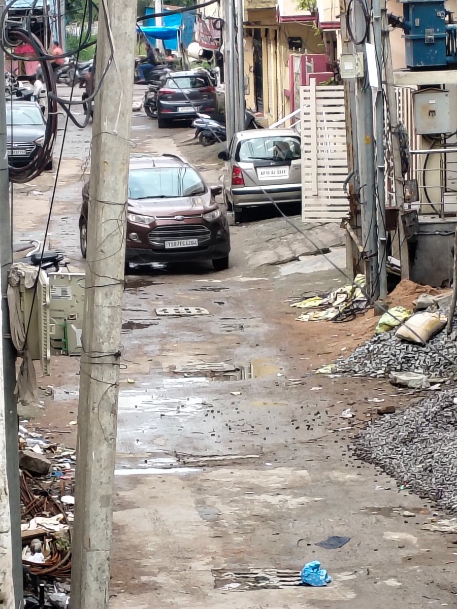 Raheem_bkd's tweet photo. @CommissionrGHMC @GHMCOnline 

There is sweeping from 8;days 

Location:Al ameen high school road, Nadeem colony Tolichowki https://t.co/kLYYiOKrNP