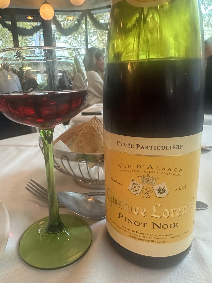 4KobusWiese's tweet photo. Pinot Noir with traditional French Onion soup on the Champs Elysees is just special! https://t.co/wDjt7oCaqN