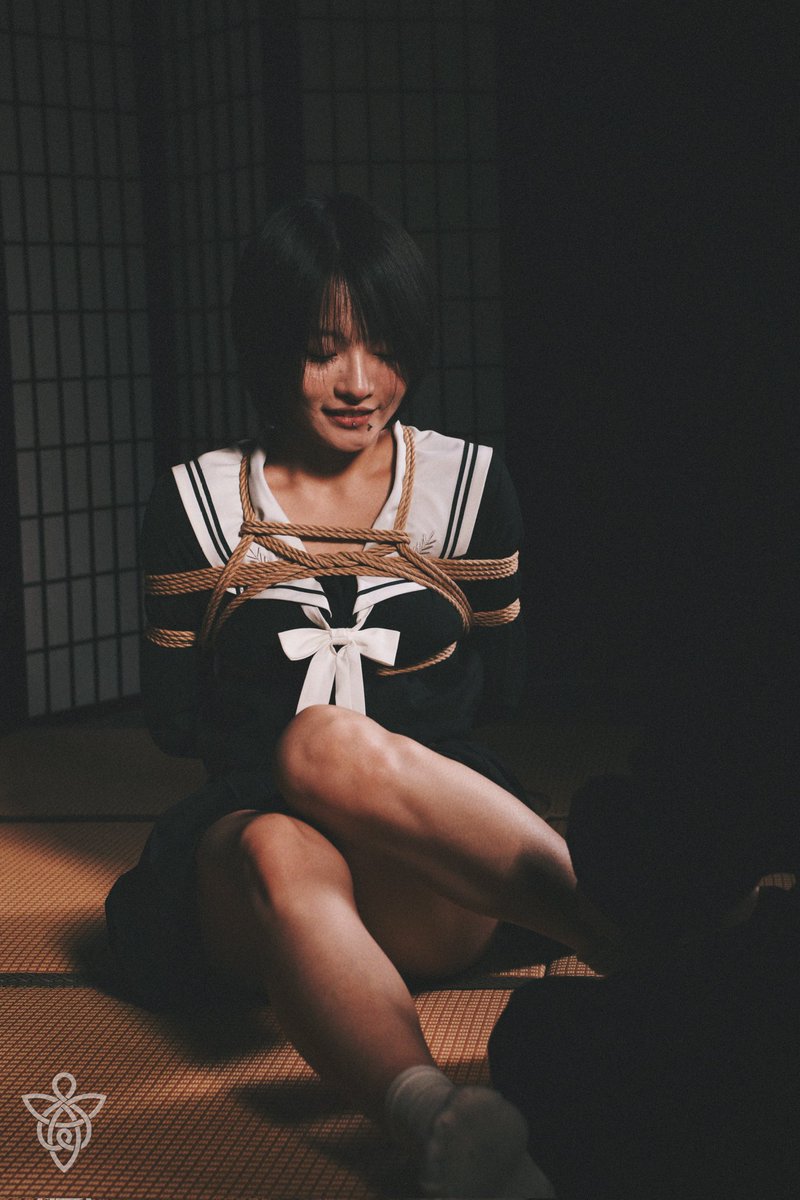 众里嫣然通一顾，人间颜色如尘土。