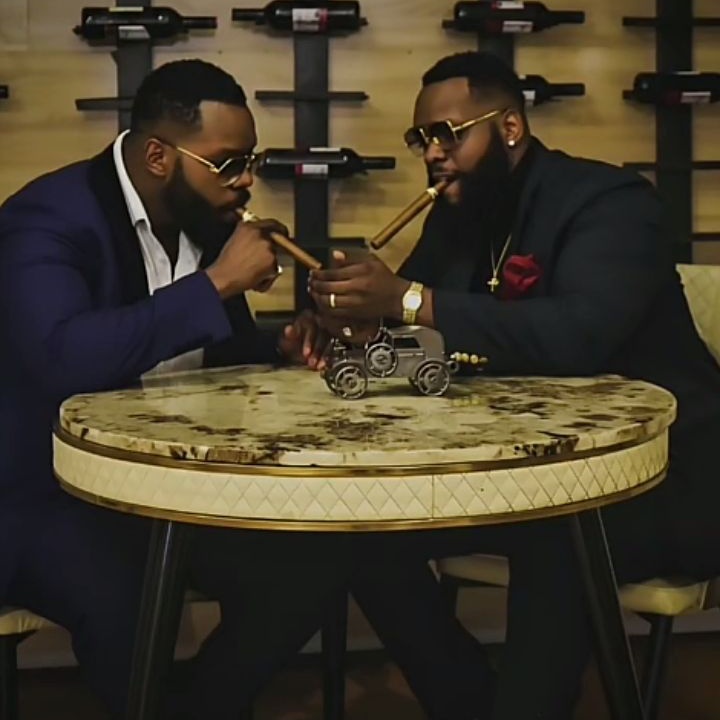 GuguMkhize57186's tweet photo. Happy Birthday Mbadiwe Twins
Diamond Ozee & big Teddy bear Ocee Wish you long life & prosperity πππ
#OzeeMbadiwe
#OceeMbadiwe https://t.co/wjHbw6YLks