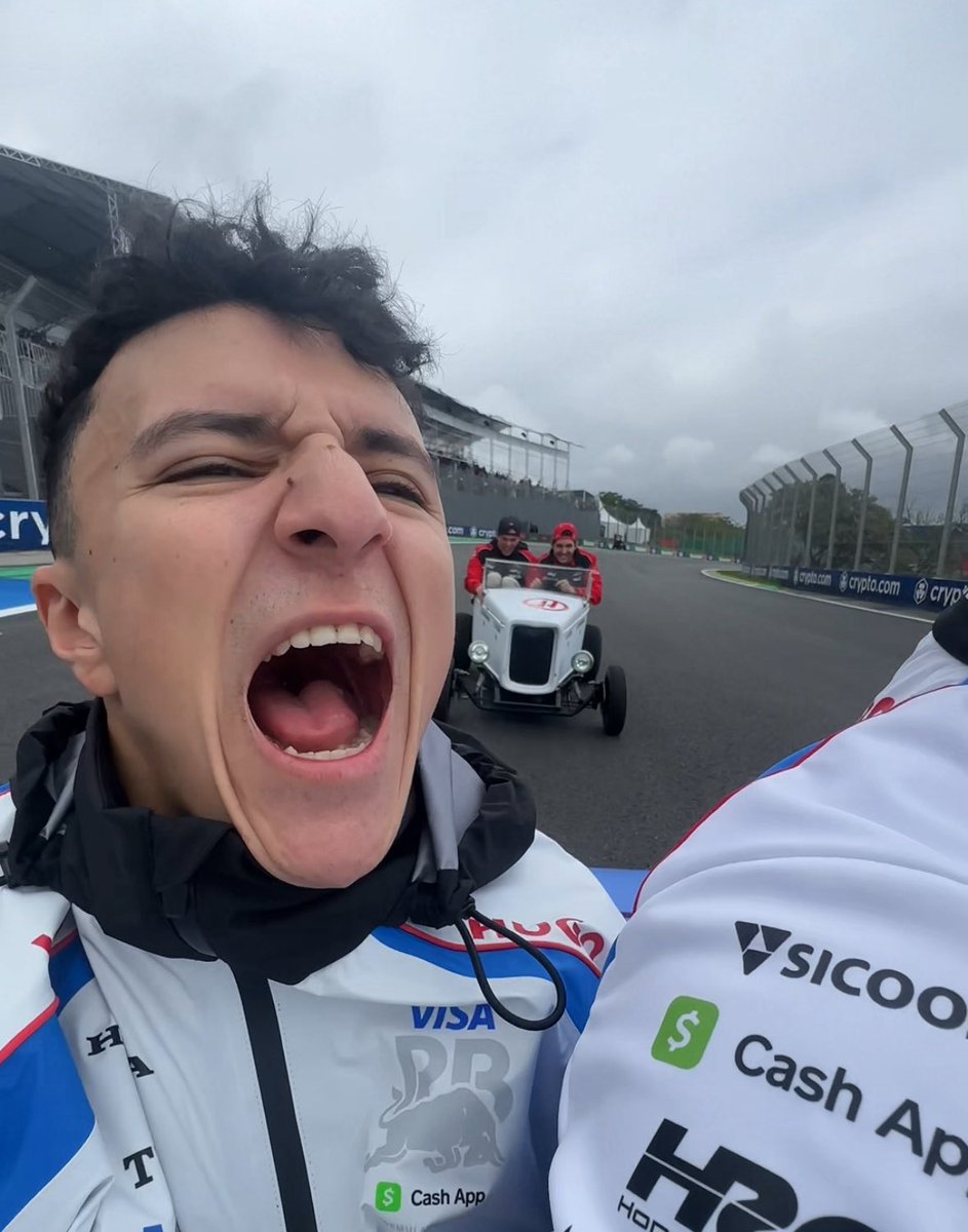 visacashapprb's tweet photo. Out of context #BrazilGP Drivers’ Parade 

#F1 #VCARB #BrazilGP https://t.co/M6LlCUmF5A