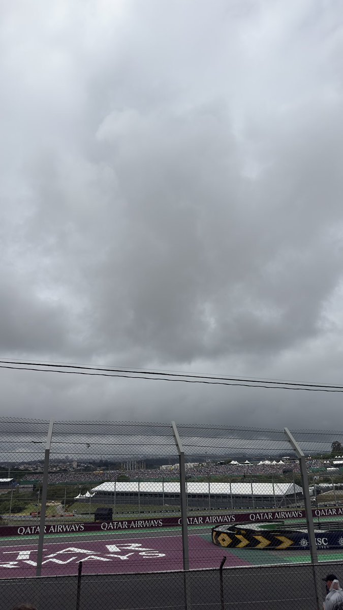 siconprisi's tweet photo. Asi esta el cielo en Interlagos, por el momento dejo de llover https://t.co/YKmTxQVw68