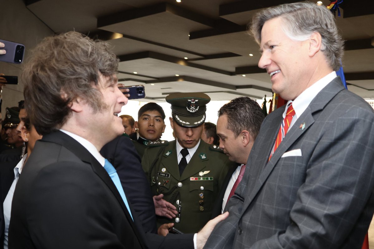 Diálogos bilaterales y regionales: el vicesecretario <a href="/DeputySecState/">Christopher Landau</a> Landau, <a href="/DFCgov/">DFCgov</a>, @eximbankus, <a href="/USTreasury/">Treasury Department</a> y varios presidentes de la región pusieron los cimientos de mayor cooperación y progreso compartido. 🇺🇸🤝🌎 #USABolivia #USALatinoamérica