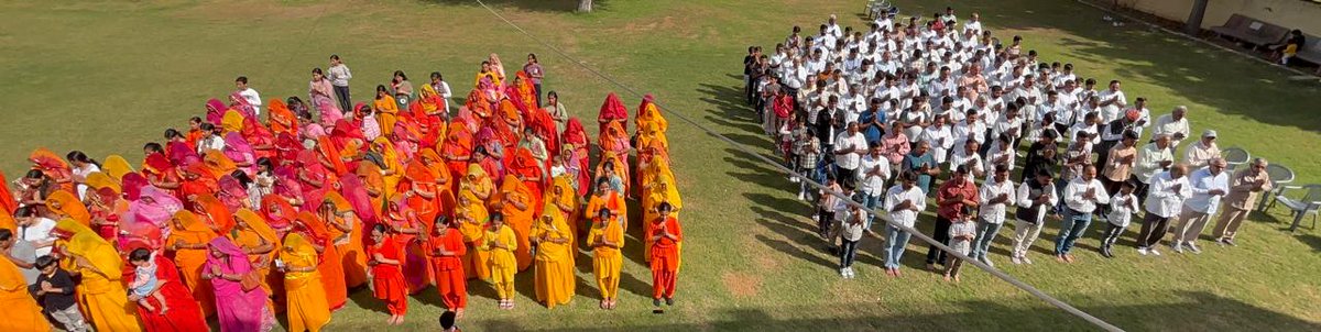 shri_kys's tweet photo. जोधपुर में पारिवारिक स्नेहमिलन का आयोजन 

जोधपुर शहर में बीजेएस कॉलोनी में स्थित राजपूत सभा भवन में श्री क्षत्रिय युवक संघ का पारिवारिक स्नेहमिलन आज 9 नवंबर को आयोजित हुआ। वरिष्ठ स्वयंसेवक शंकर सिंह महरौली की उपस्थिति में संपन्न कार्यक्रम में जोधपुर शहर 1/2 https://t.co/WteMHv0IR8