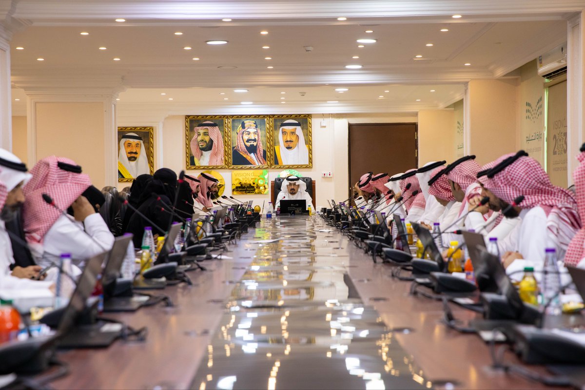 MOE_NJR's tweet photo. بحضور المدير العام لـ #تعليم_نجران، أقيم لقاء "مراجعة أداء الربع الثالث لعام 2025"، الذي يهدف إلى تحسين جودة الأداء المؤسسي، ورفع كفاءة وفعالية خطط التحسين، وتطوير الخدمات في المنظومة التعليمية. https://t.co/IrRdQnmrCY