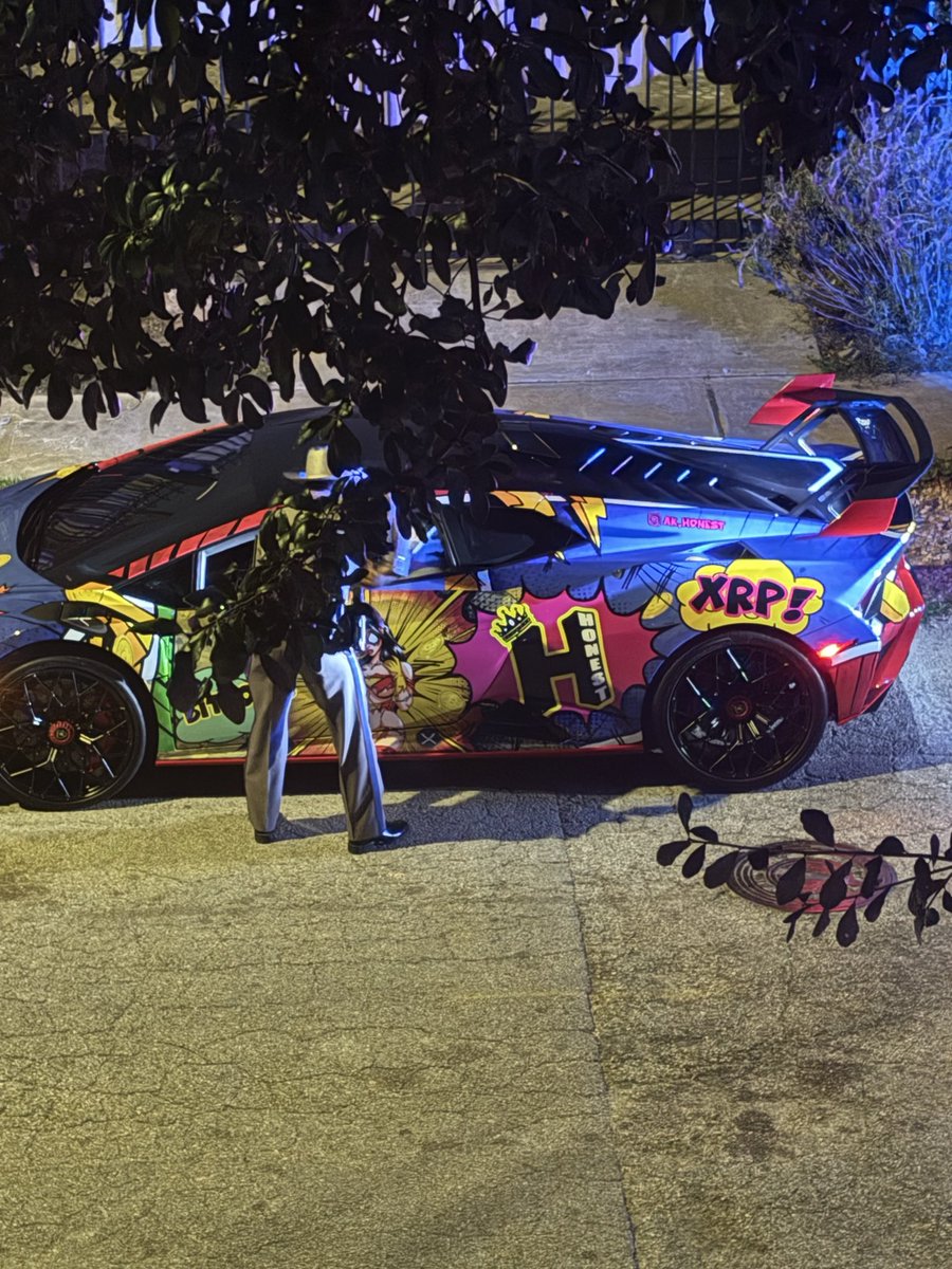 This was outside our restaurant last night, hey <a href="/dom_kwok/">Dom Kwok | EasyA</a> <a href="/kwok_phil/">Phil Kwok | EasyA</a>, were your guys in Texas last night??