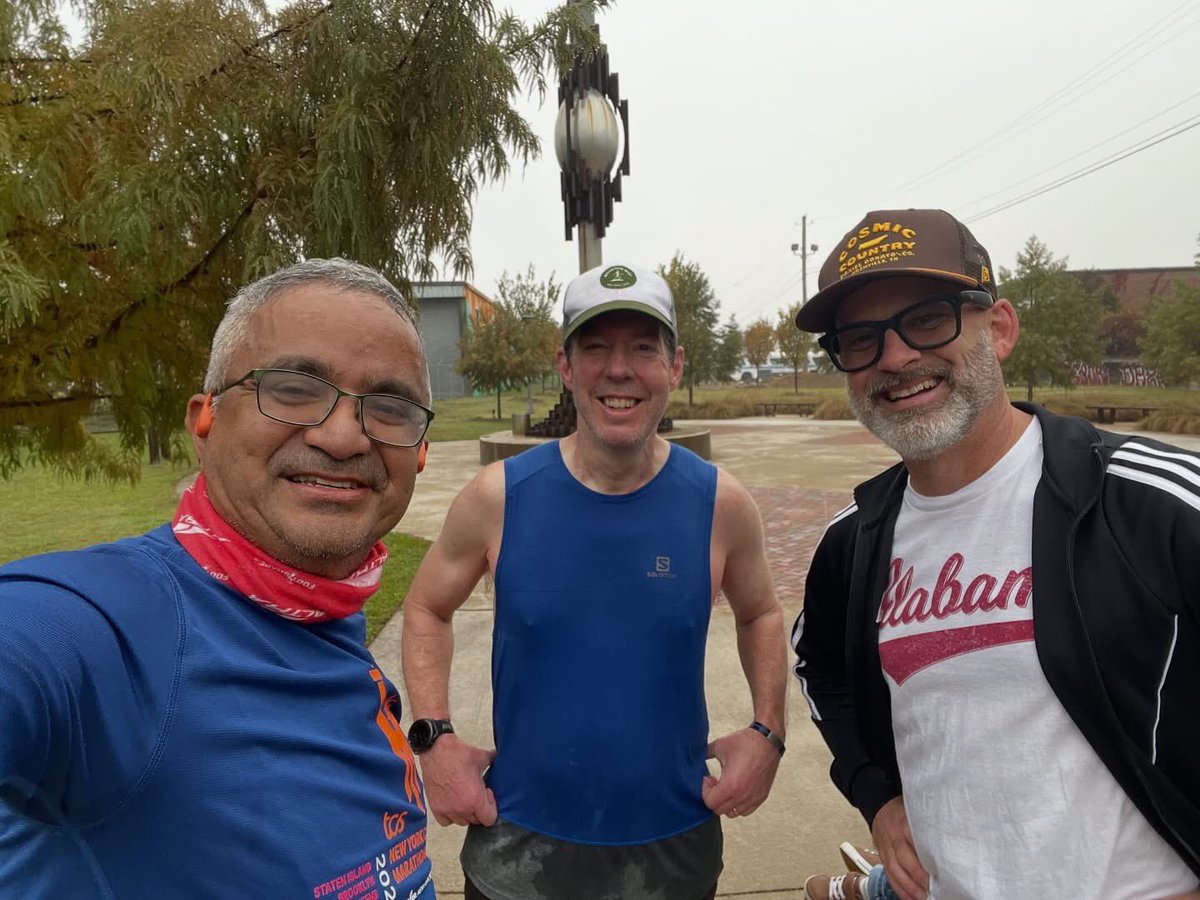 BillRunner65's tweet photo. Yesterday while running with my old friend Suman we ran into another old friend Kevin that we had not seen in years. For a brief moment it was just like 10+ years ago when the three of us ran countless miles together. https://t.co/dlMTZeqyVp