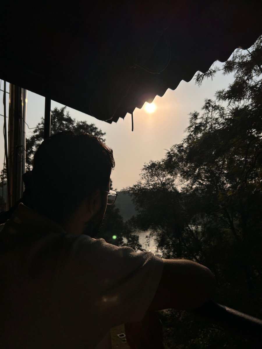 7id___'s tweet photo. जुगनू आवारा https://t.co/4zSmQIucJe