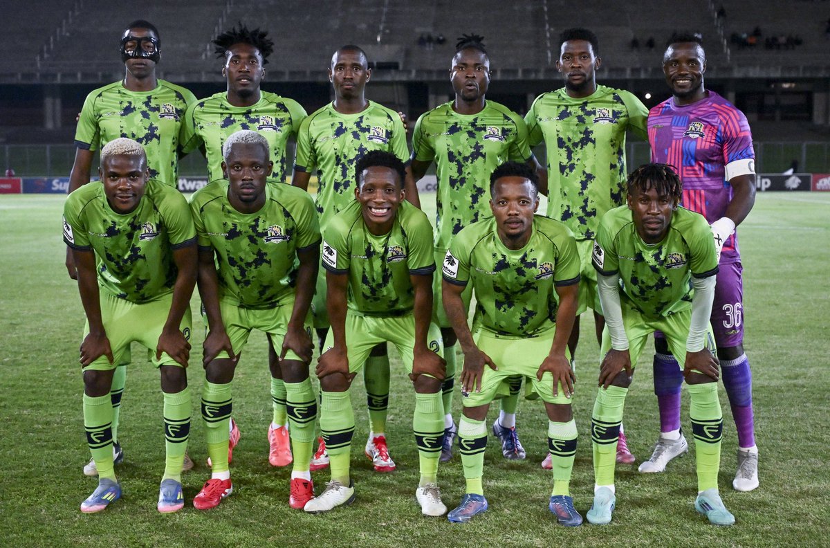 SoccerBeatZA's tweet photo. 🚨BREAKING: Orlando Pirates will face Marumo Gallants in the Carling Knockout Cup final! ⚽️🏆

Who will reign victorious? 🔥

#AirMobile #BetwayPrem #CarlingKnockout https://t.co/Pi9gZ3rK67