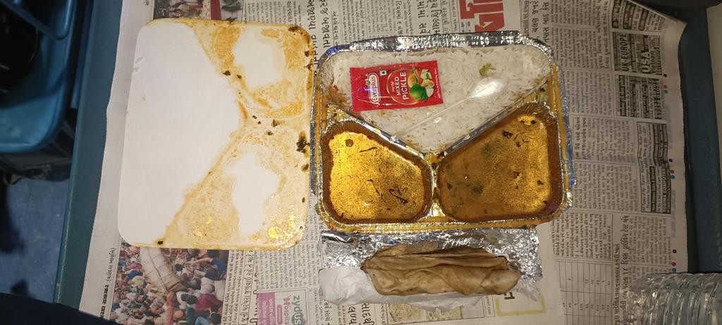 vrgupta1965's tweet photo. @RailwaySeva @AshwiniVaishnaw @PMOIndia @IRCTCofficial PNR 2345164691 Std veg meal was served with poor quality and without curd. Overcharging is noticed though ur good offices are trying their best to extend best services.
Vinod Gupta9925208143 https://t.co/bvaiF3Ndo4