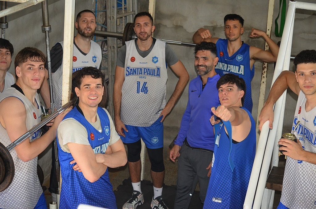 Santa Paula tweet media