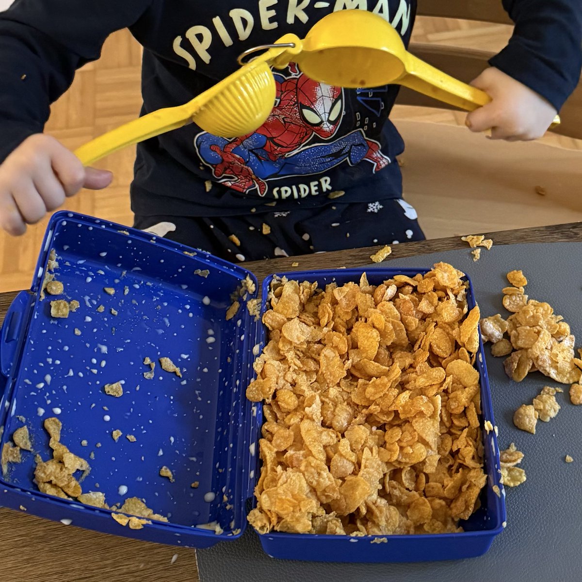 Unser Zweijähriger kann sich nun selbst Frühstück zubereiten. Geht dann nun morgens alles schneller. 🔝