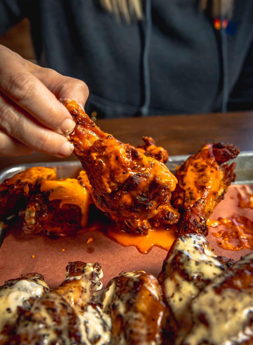 StilesSwitchBBQ's tweet image. 🔥 Sunday. Let’s talk Wings. We go through mucho wings eat Stiles Switch BBQ! Its a process &amp;amp; not the easiest way, but we think its the best way. Seasoned in our house spice blend, Slow Smoked to start &amp;amp; flash fried to finish. Sauced &amp;amp; tossed to order
#TexasBBQ #BBQ #ChickenWings