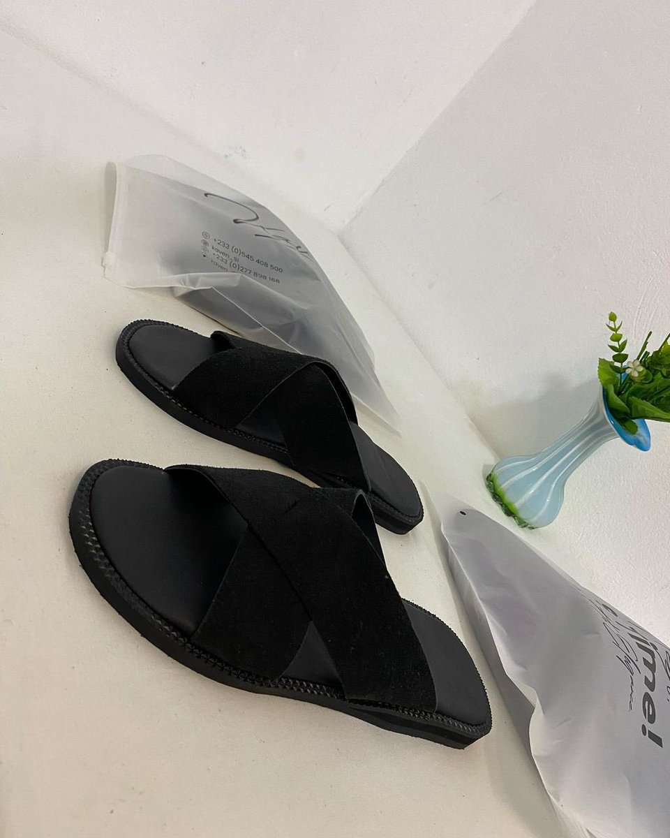 othellagrachi's tweet photo. @gyaigyimii I sell men slippers and shirts dm 0547276530 for yours https://t.co/zqP2E0yUDM