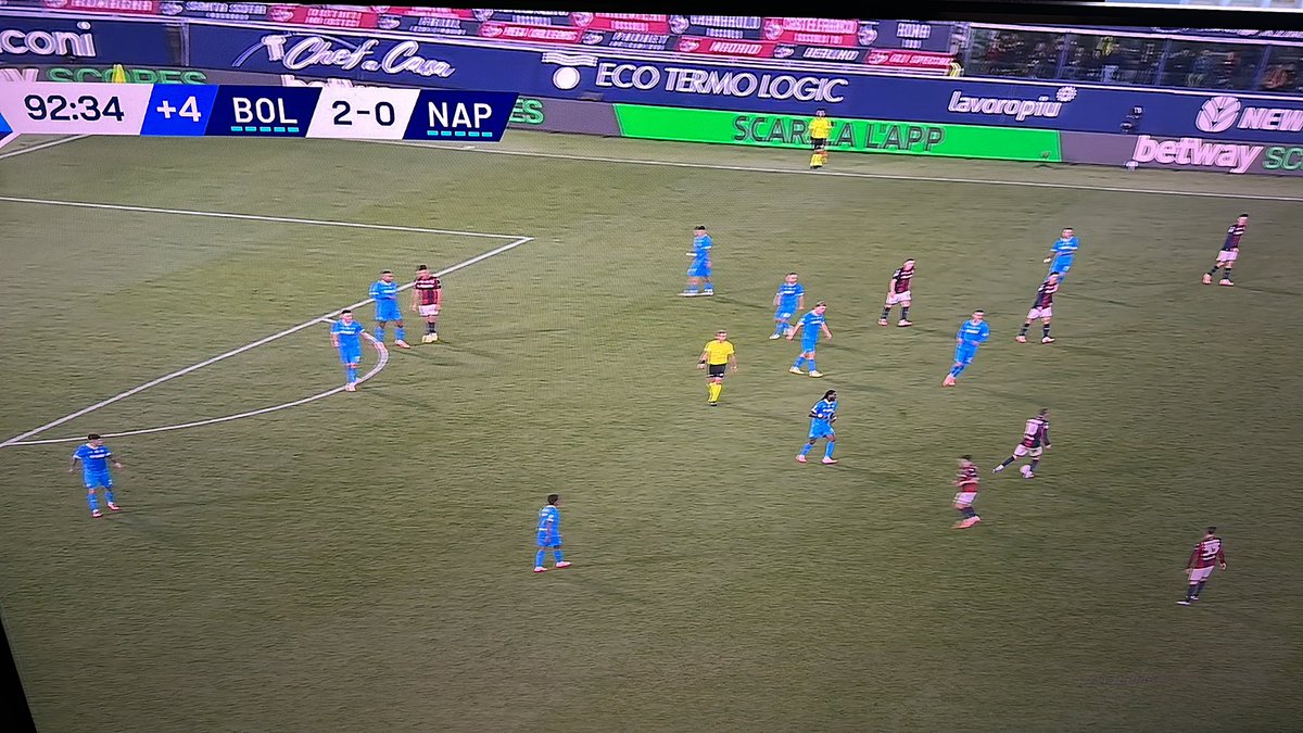 SoloNapoliX's tweet image. Il @sscnapoli è ormai una squadra finita, fisicamente e moralmente.  
Andrebbe chiesto a #Manna cosa abbia combinato durante l’estate, buttando 200 milioni per giocatori da mezza classifica, sia sotto il profilo tecnico che sotto quello mentale.  
Andrebbe chiesto anche a #Conte