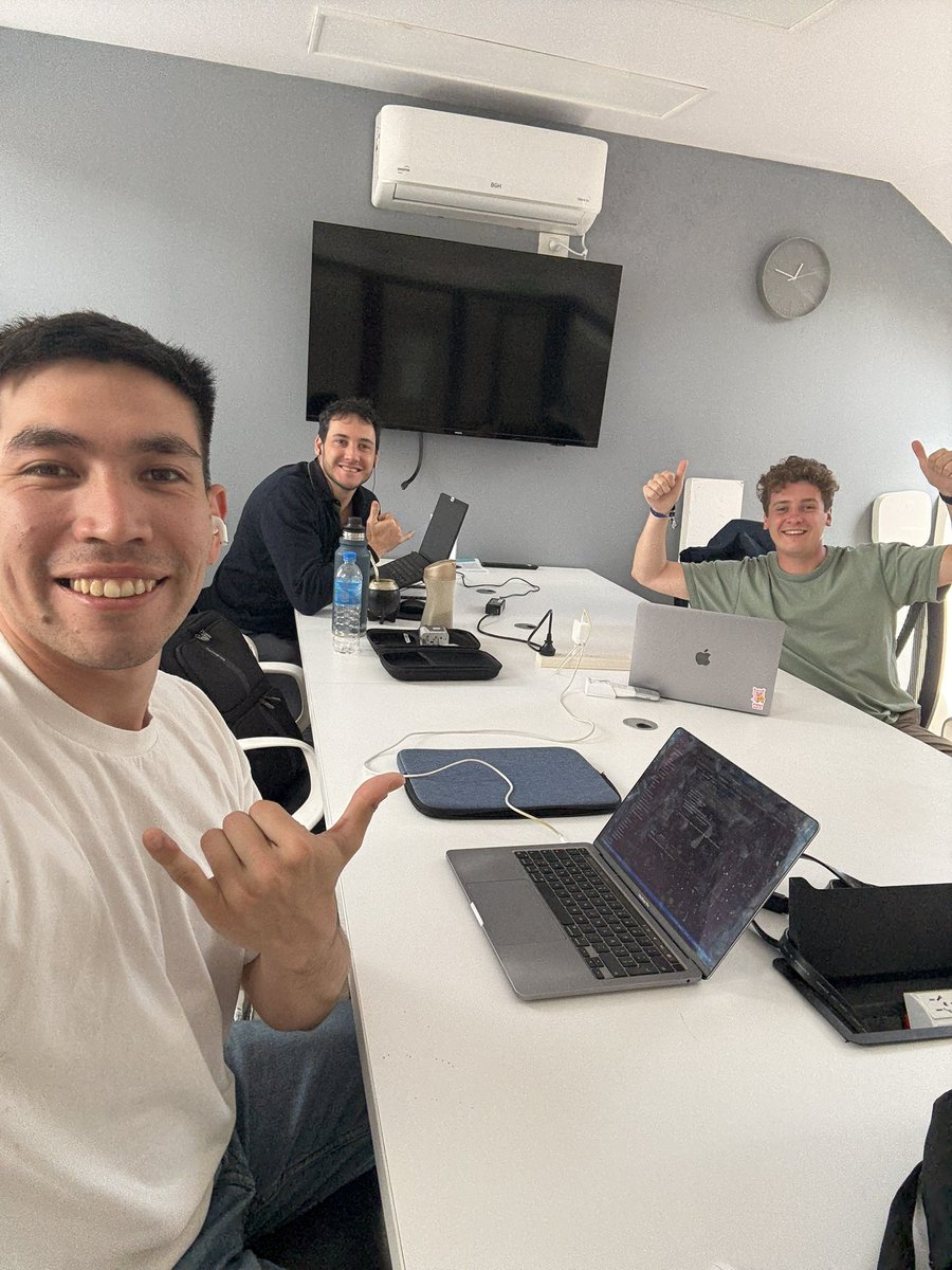 Fabian_diaz222's tweet image. No days off with @matut_eth @DaroByczko At @JoinEdgeCity 

Never suffer alone 🫡