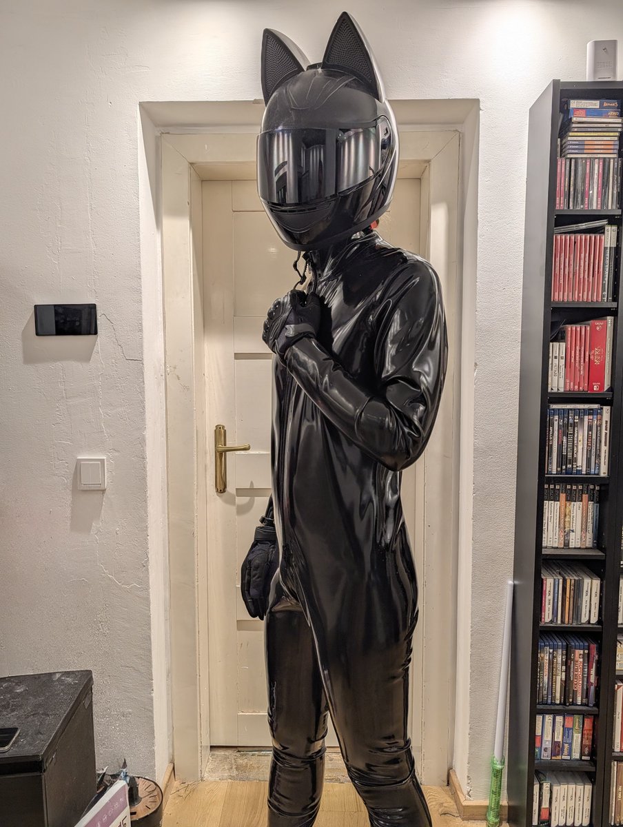 acaidrone's tweet photo. Biker kitty drone time!!
#biker #bikerhelmet #catears #latex #latexcatsuit https://t.co/NHexFR7SPm