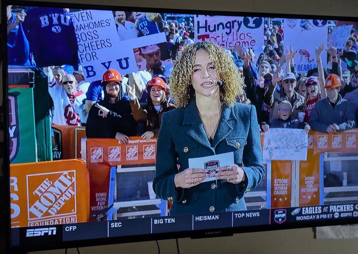 SBransonCole's tweet photo. What a weekend to be a #RedRaider My oldest kids lived their BEST life @CollegeGameDay and we soaked up every second watching @TexasTechFB destroy BYU. The 806 has my whole heart!! https://t.co/szigmGNtxL