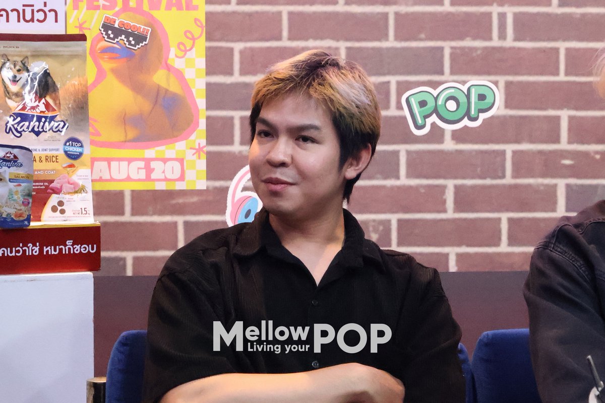 MellowPOP_TH's tweet photo. ✨ Mellow POP เก็บตกภาพบรรยากาศไลฟ์ของ “Slapkiss” กับเพลง “เราไม่เคยรักกัน (Mirage)”
.
#MellowPOP
#เราไม่เคยรักกัน
#Slapkiss
#BlacksheepRR
#LOVEiSENTERTAINMENT https://t.co/gsib9WCBVC