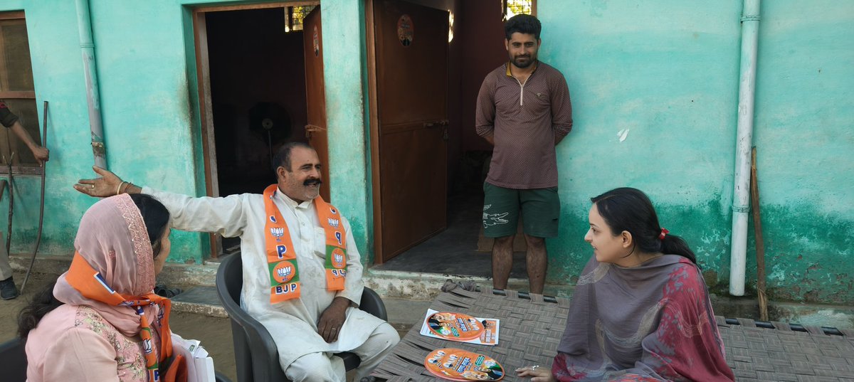 pankajbadgotra's tweet image. आज सुश्री @ShagunParihar_  जी विधायक किश्तवाड़ व  अन्य कार्यकर्ताओं के साथ नगरोटा विधानसभा क्षेत्र के अंतर्गत ब्लॉक डंसाल की पंचायत नागोला में जन संपर्क अभियान चलाया।
@devyanidsrana

#electionmode #compaignmode