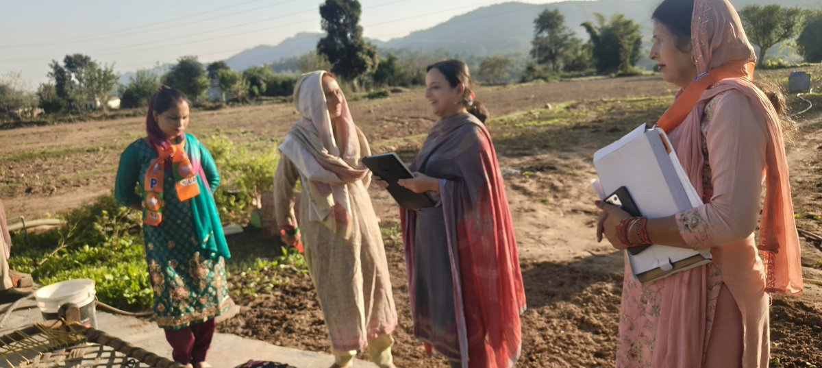 pankajbadgotra's tweet image. आज सुश्री @ShagunParihar_  जी विधायक किश्तवाड़ व  अन्य कार्यकर्ताओं के साथ नगरोटा विधानसभा क्षेत्र के अंतर्गत ब्लॉक डंसाल की पंचायत नागोला में जन संपर्क अभियान चलाया।
@devyanidsrana

#electionmode #compaignmode