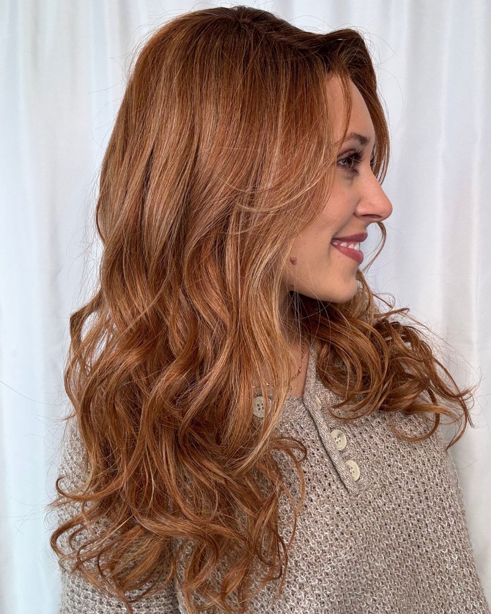 pattispearls's tweet image. The weather&apos;s getting cold ❄️ so we&apos;re keeping it hot with this gorgeous style! ❤️‍🔥 Shakerato by #BelleTress in Sumptuous Strawberry 🍓💋

Shop it here: wigsbypattispearls.com/products/shake…

#wigsbypattispearls #thinhairsolutions #tryon #alternativehair #hairlosssolutions #hairconfidence