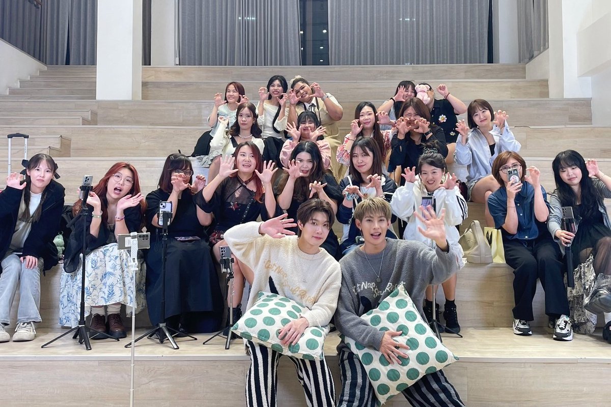 DomundiTV's tweet photo. ขอขอบคุณ “Whouare冬日暖阳” ที่ให้เกียรติ “ติวเตอร์” @TutorKrp และ “ยิม” @mynameis_yim ได้มาร่วม Live พูดคุยและทำกิจกรรมสนุก ๆ ในวันนี้นะคะ 🥰

ขอขอบคุณแฟน ๆ ทุกคนที่มาเจอกันรวมถึงแฟน ๆ ที่ติดตามรับชม Live และส่งกำลังใจมาให้ทั้งสองคนด้วยนะคะ 🫶🏻✨️

#Whouare冬日暖阳xTuTorYim https://t.co/Sp7bS6jERu