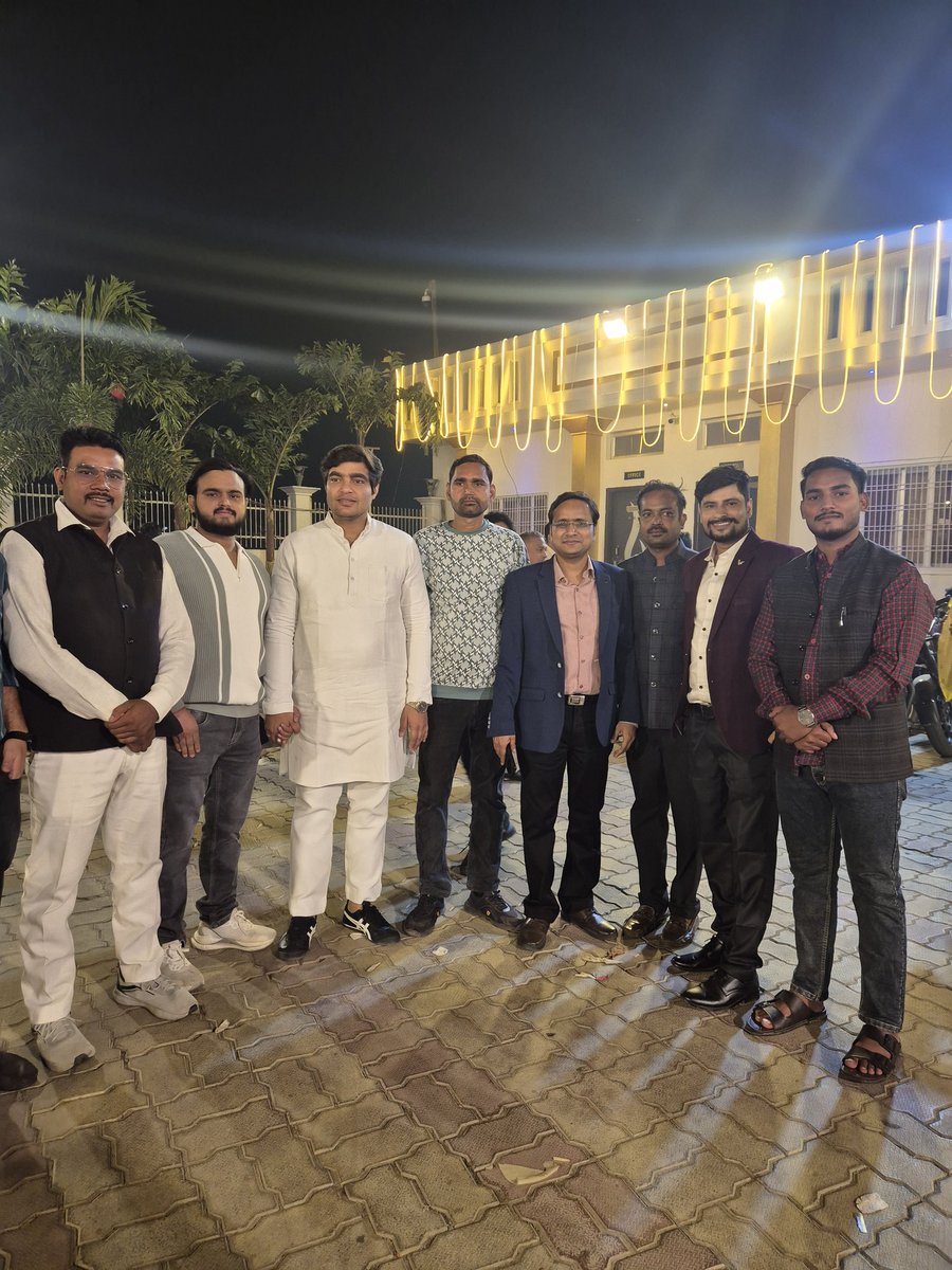 Nirajgupta9452's tweet image. आज देवरिया के कान्हा लॉन में
डॉ. गुलाम रसूल जी की पुत्री जरगुन फातिमा रसूल जी के नामकरण समारोह में सम्मिलित होने का सौभाग्य प्राप्त हुआ।
कार्यक्रम में बड़े भैया डॉ गुलाब नबी जी एडवोकेट शाकिर अली जी, भाई अश्वनी यादव जी, भीम पासवान जी, अंशु गुप्ता जी सहित सभी मित्रगण उपस्थित रहे।