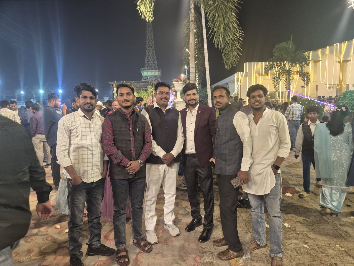 Nirajgupta9452's tweet image. आज देवरिया के कान्हा लॉन में
डॉ. गुलाम रसूल जी की पुत्री जरगुन फातिमा रसूल जी के नामकरण समारोह में सम्मिलित होने का सौभाग्य प्राप्त हुआ।
कार्यक्रम में बड़े भैया डॉ गुलाब नबी जी एडवोकेट शाकिर अली जी, भाई अश्वनी यादव जी, भीम पासवान जी, अंशु गुप्ता जी सहित सभी मित्रगण उपस्थित रहे।