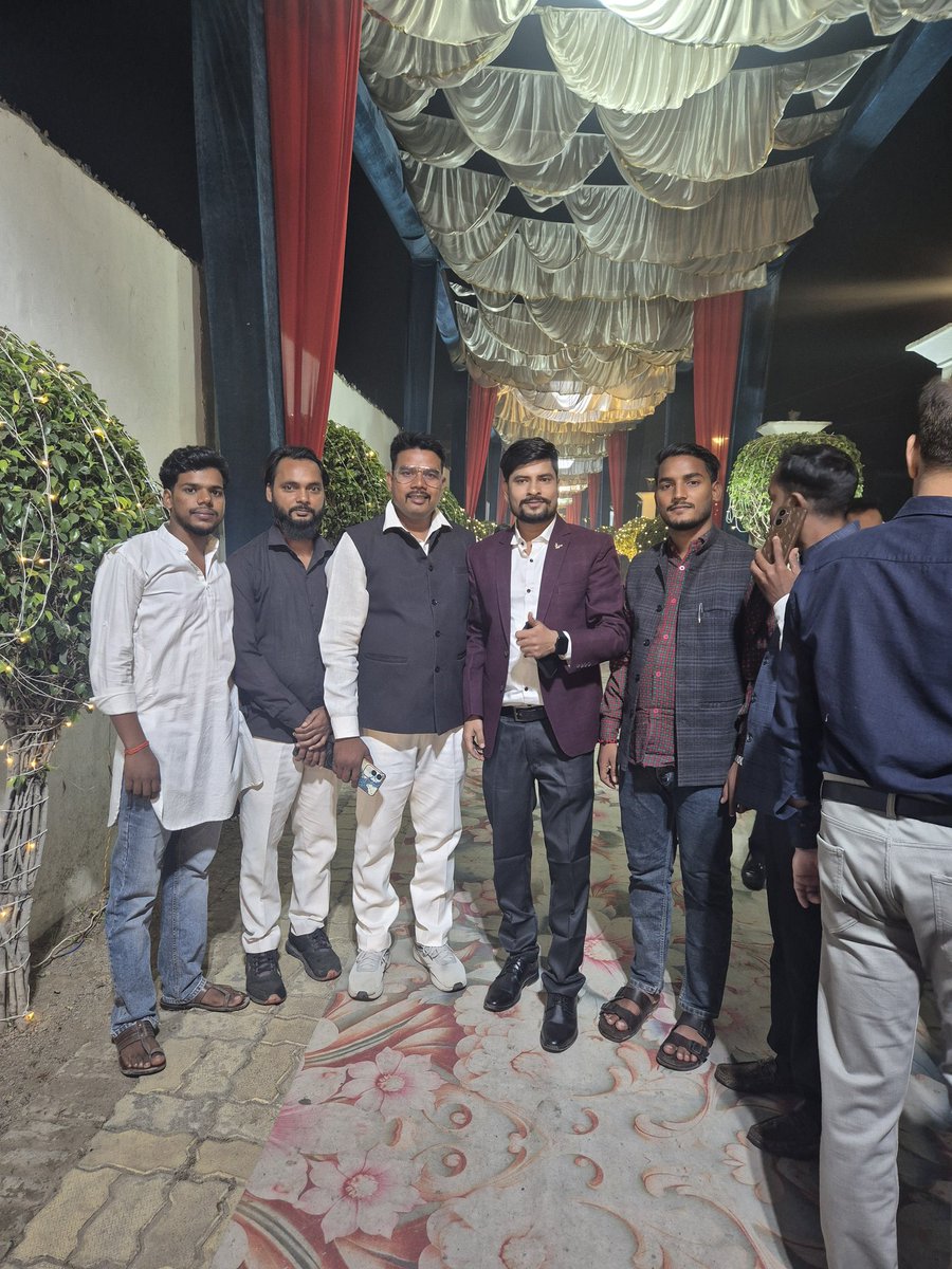 Nirajgupta9452's tweet image. आज देवरिया के कान्हा लॉन में
डॉ. गुलाम रसूल जी की पुत्री जरगुन फातिमा रसूल जी के नामकरण समारोह में सम्मिलित होने का सौभाग्य प्राप्त हुआ।
कार्यक्रम में बड़े भैया डॉ गुलाब नबी जी एडवोकेट शाकिर अली जी, भाई अश्वनी यादव जी, भीम पासवान जी, अंशु गुप्ता जी सहित सभी मित्रगण उपस्थित रहे।