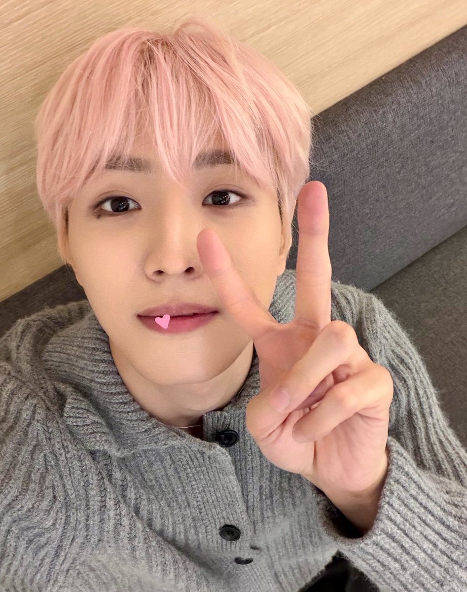 02YH17's tweet image. 🦌 [photo]
🦌 [photo]
🦌 [photo]
🦌 goodnight 🩷

#YONGHEE #용희 #CIX #씨아이엑스