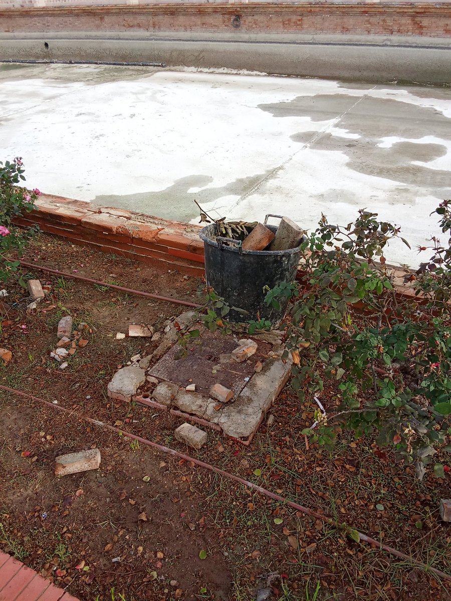 MartaGuadalupe's tweet image. #Plazaespañadesevilla  la plaza de Sevilla sigue VACÍO,SIN AGUA,hasta cuando el mantenimiento? La plaza goza de una depuradora y un sistema q no debe de funcionar correctamente, muéstrenme a ver xnd se ha vaciado la ria tantísimos días..Icónica no tiene na q ver con esto, ..