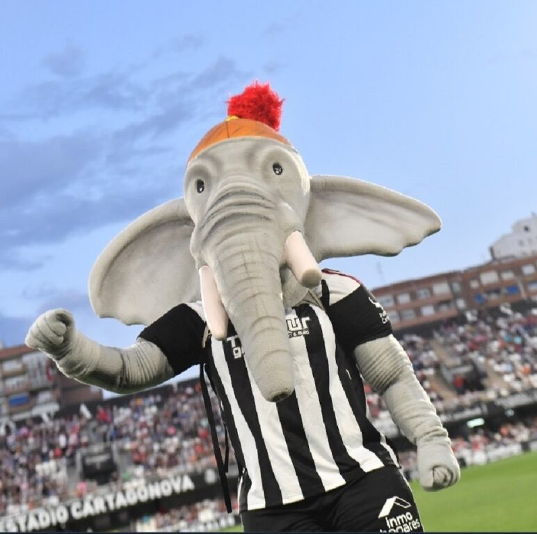 JoseMari_CT's tweet image. EL ENIGMA DE LA SEMANA:
¿Será Suru en Realidad Fernando Carreño?
Nos llegan noticias fiables que podría ser la manera de vigilar su 85% de forma discreta.

Fuente: La de la plaza de España