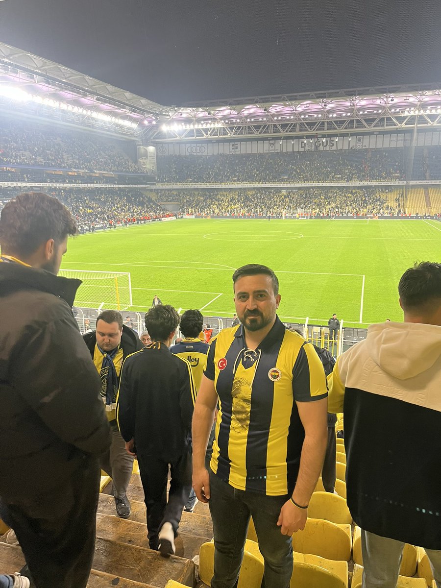 msnar36_5's tweet photo. Ayağım uğurlu geldi 💛💙 https://t.co/jnR4vQPPOJ