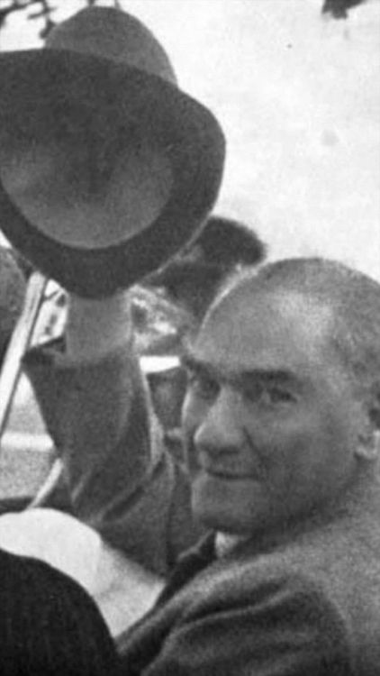 Yarın erken kalkın dostlar. 
Bir devrimciyi selamlayacağız, iyi geceler...