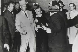URDailyHistory's tweet image. 24 Nov 1963: Two days after #President John F. #Kennedy is #assassinated by Lee Harvey Oswald, Jack #Ruby kills #Oswald on live tv. #JFK #History #Dallas #OTD #ad amzn.to/3pPWxFz