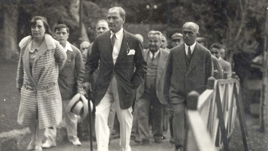 Galerinizdeki Atatürk fotolarını paylassaniza her yer Ataturk gorseli olsun