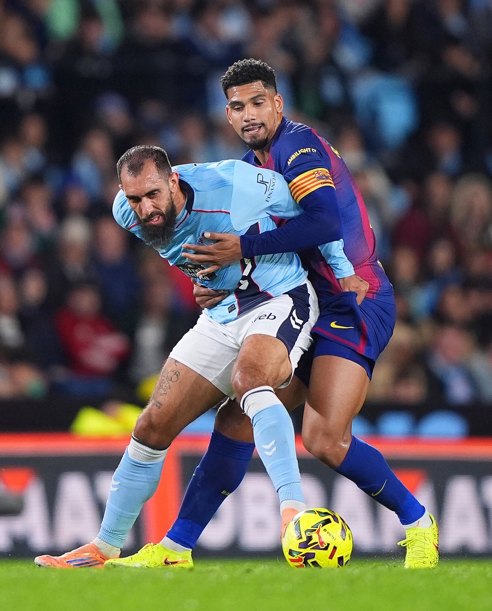 ⏸️3:2 zur Pause! Hin und Her in Brügge, Hin und Her in Vigo. Diesmal geht Barça in Front (10./37.), diesmal kassiert Barça zweimal den Ausgleich (11./43.). Aber dann Lamine Yamal mit der erneuten Führung (45.+4).

#CeltaBarça im LIVETICKER: barcawelt.de/la-liga/celta-… #LaLiga