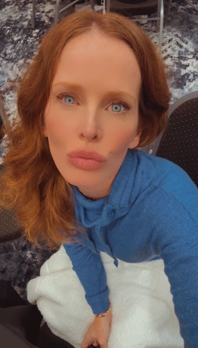 📲 | Rebecca Mader via Instagram Stories.