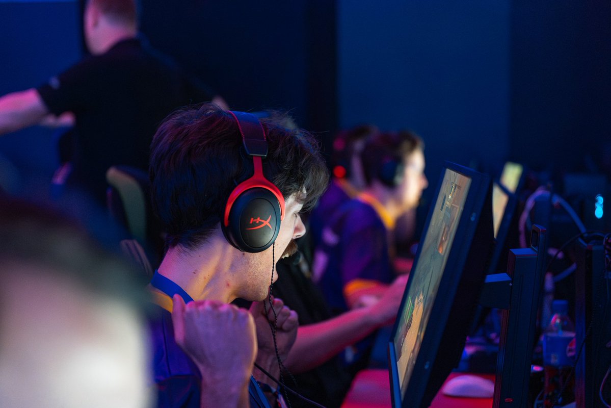 Lilmixgg's tweet image. We’re almost home after a great @GIBAWAYGAMING event in Åre. We picked up our valuable VRS-ranking and ready for @SvenskaCupenGG LAN.

We want to thank @Luckycasinose for supporting us throughout the event!

#lilfam