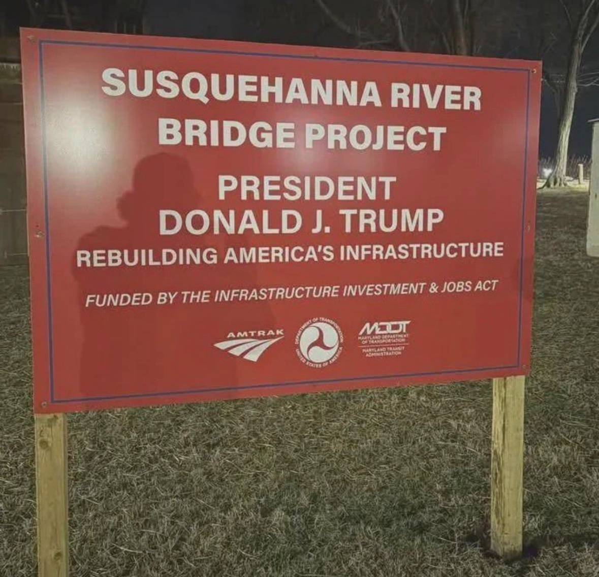 90% of IRA funding and almost 75% of Infrastructure spending went to Republican districts under the Biden administration.
Not a single Republican voted yes on those bills.
Now, those projects have signs like this one.
Democrats are chumps.
<a href="/SenWarren/">Elizabeth Warren</a> <a href="/EdMarkey/">Ed Markey</a> <a href="/RepMcGovern/">Rep. Jim McGovern</a>