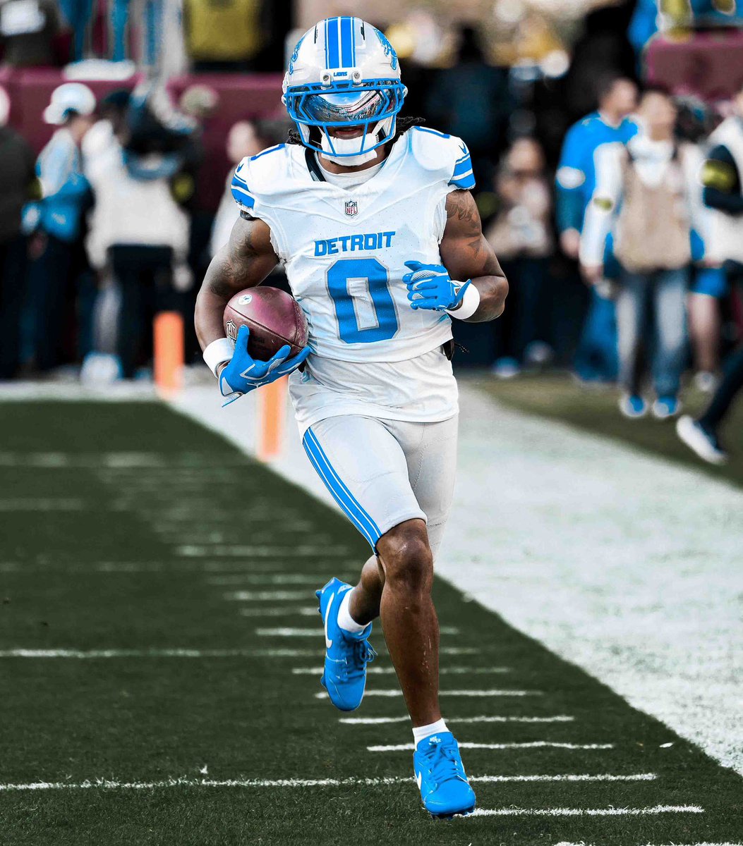 fashion_nfl's tweet photo. Sonic looking SHARP. https://t.co/Xn9kTppGak