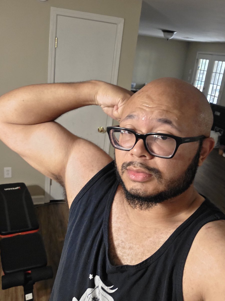 Been loving working out the past few months, I've slimmed down a lil, I've gained a lot of muscle, things that were heavy for me before aren't anymore, and I just FEEL better