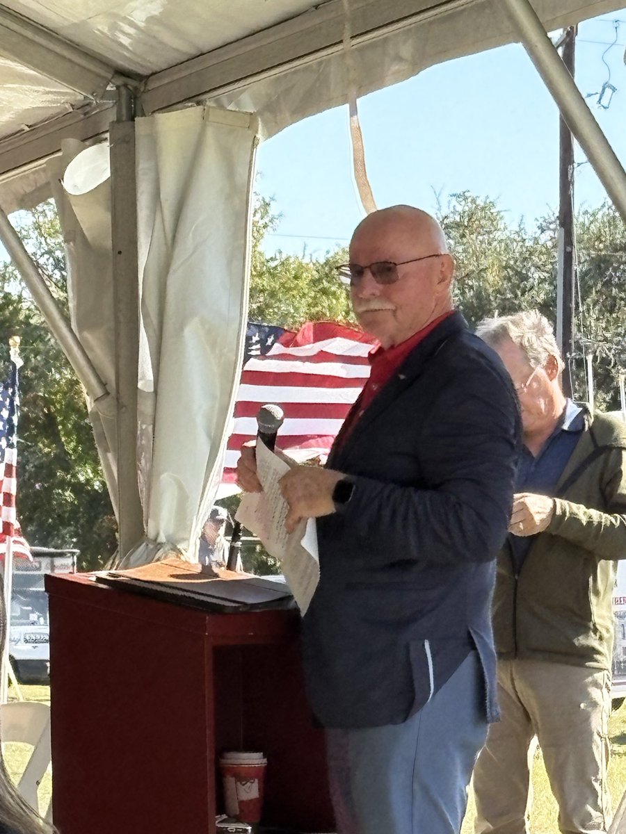 mattjmaples's tweet image. I carried a flag today at The Field of Honor event in Georgetown, Texas. Over 2,000 flags honor Active Duty and Veterans from all branches, as well as, our First Responders. It’s a great day to honor Veterans! 🫡 🇺🇸 

#veteran #veterans #families #famílies #families #USACares