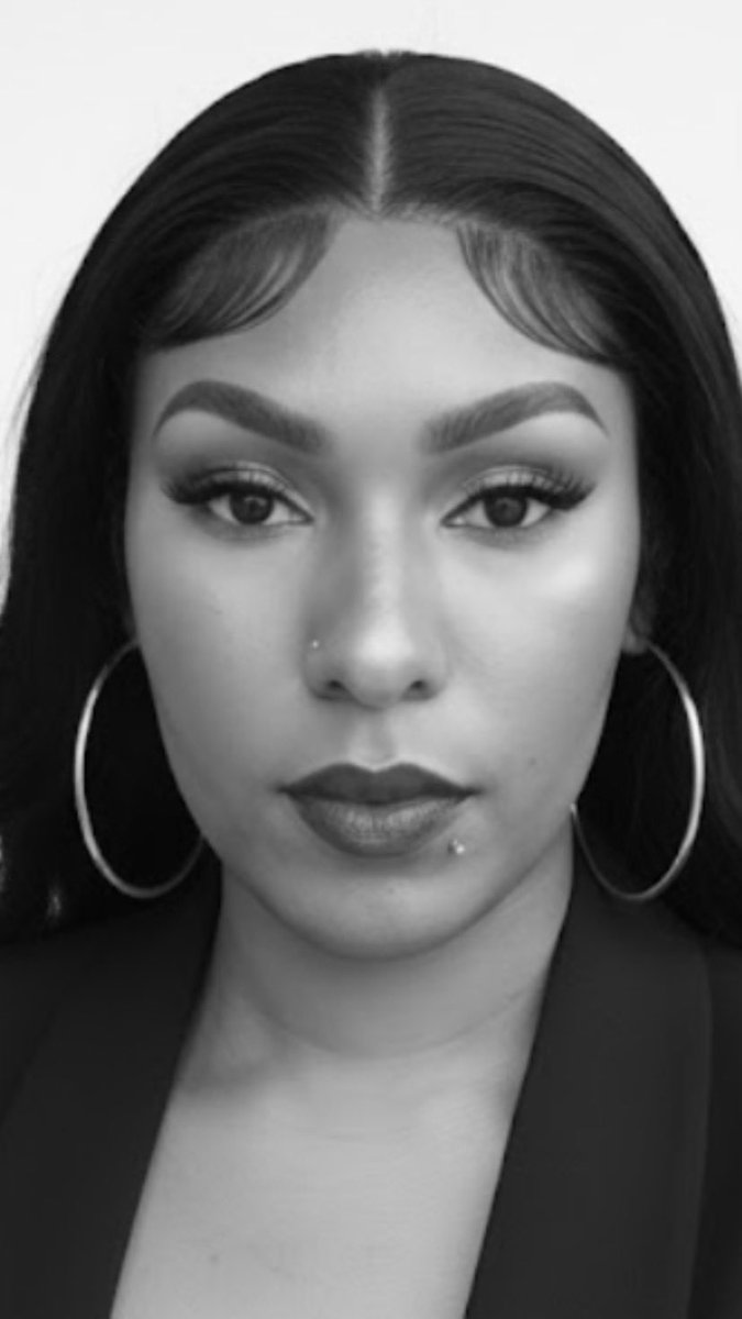 ArianaMutoni's tweet photo. As a trans woman from a country like Uganda, it’s exhausting how even the so called “organized” community still refuses to see us as women calling us boys in makeup trying to look like cis women. Yet when it’s convenient, they’re quick to praise or admire us as women 🤦🏽‍♀️
#Trans https://t.co/Fh93dZbxh5