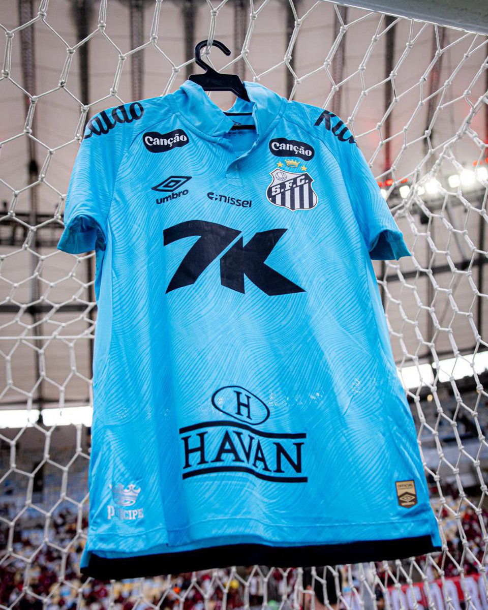 SantosFC's tweet photo. #MantoAzul lendário no Maracanã! 🩵 https://t.co/GLiAbtRPby