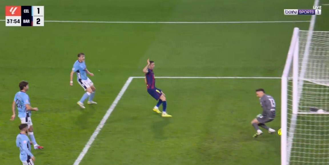 تظل مشكله الدفاع قائمه في #برشلونة ولكن الاهم في هذه الفتره الفوز اما #بورخا يسجل ل #سيلتافيغو بالتخصص في الشوط الثاني يحتاج #فليك تأمين الفوز يهدفين علي الاقل
#الدوري_الإسباني 
#برشلونة_سيلتافيغو 
#سيلتافيغو_برشلونة