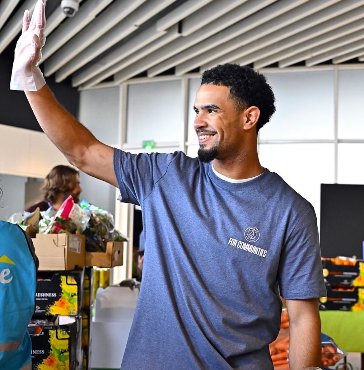 StudHelp_'s tweet image. Quelle journée exceptionnelle au Parc des Princes grâce au PSG FOR COMMUNITIES  🏟️

1000 étudiants dans le besoin ont pu bénéficier d’une journée de rêve😍